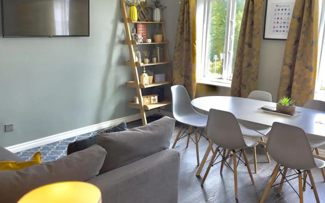 Monkbridge Mews Apartment