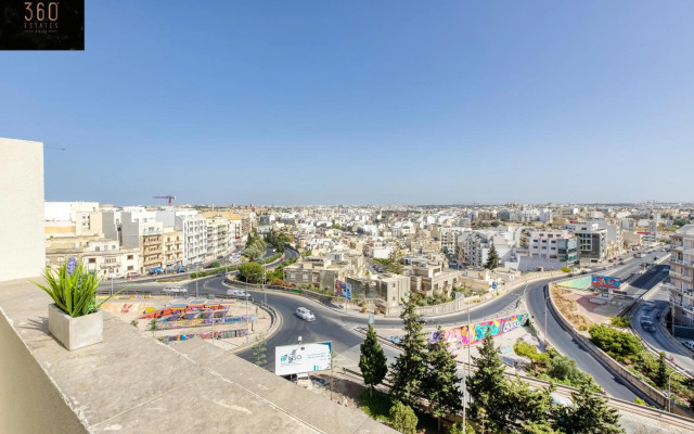 Spacious, 1BR duplex off UNI/Hospital with WIFI by 360 Estates