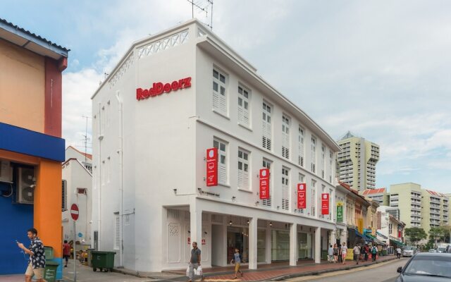 RedDoorz Premium @ Serangoon (SG Clean, Staycation Approved)