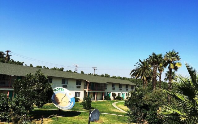 99 Palms Inn & Suites