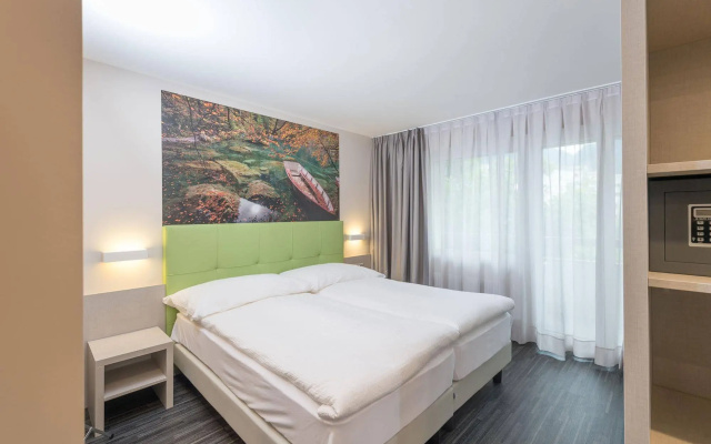 Adhhoc Hotel