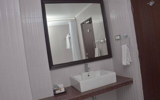 Airport City Hotel