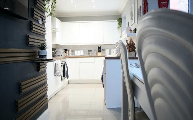 Stunning 5-bed House in Liverpool! Great Location!