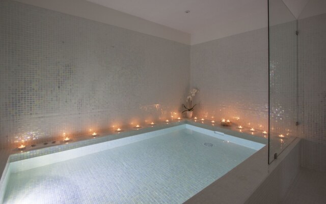 Hillside House Suites & Spa