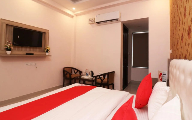 OYO 22356 Heaven Grand