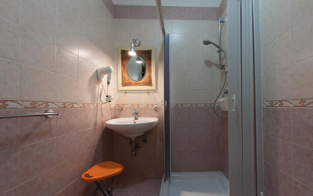 Hotel Cine Holiday