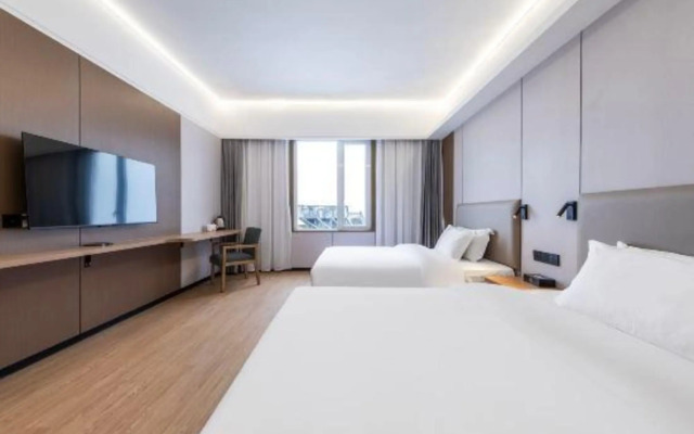 Xiling Snow Mountain Maple Leaf Hotel