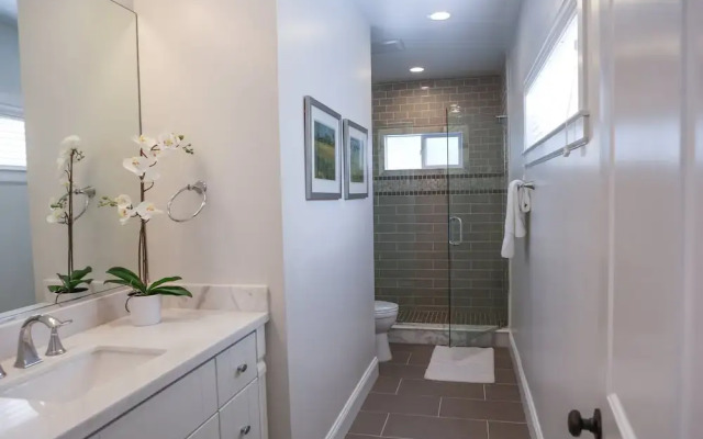 Fantastic 6 bedroom 4 bath Pool Home