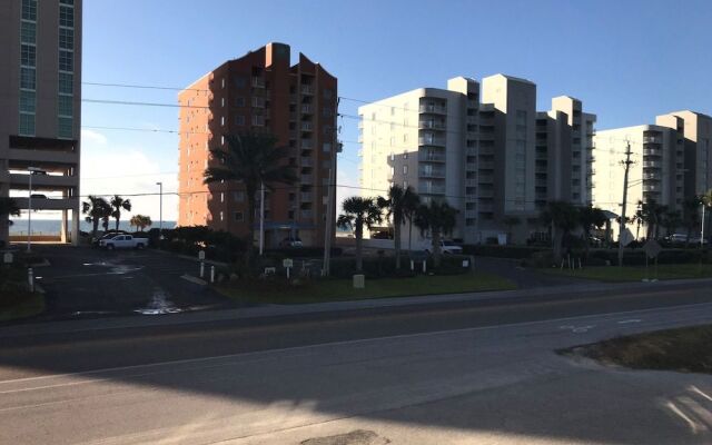 Las Palmas 121 Condo