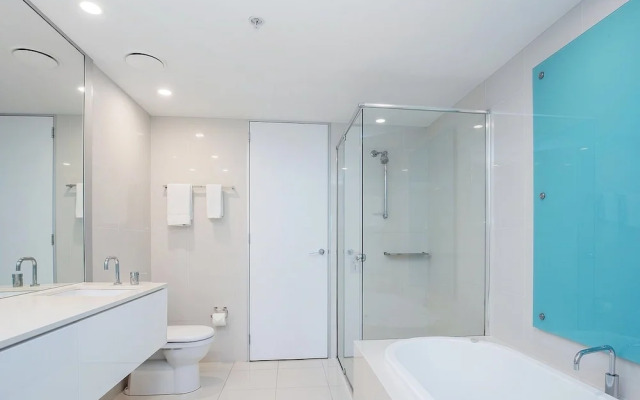 Upmarket Apartment at Beach