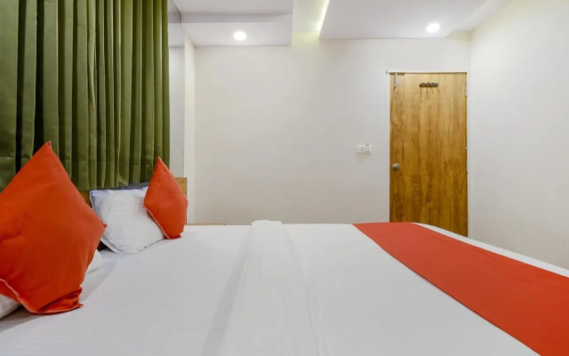 OYO 70998 Hotel Safari Inn