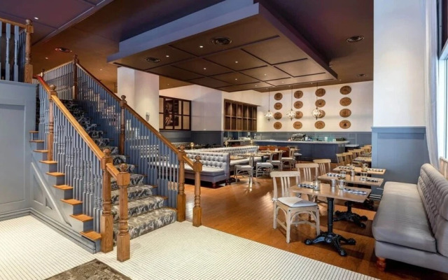 18th FL Stylish CozySuites w/ roof pool, gym #4