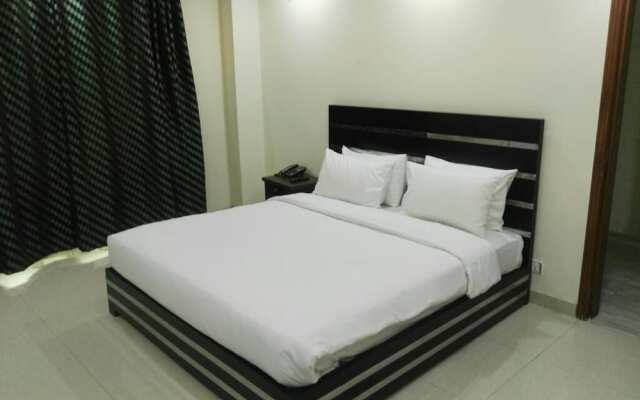 Pool And Park Hotel