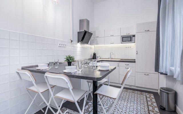 Central Luxury Apartment