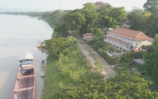 Day Waterfront Hotel. (SHA Extra Plus)
