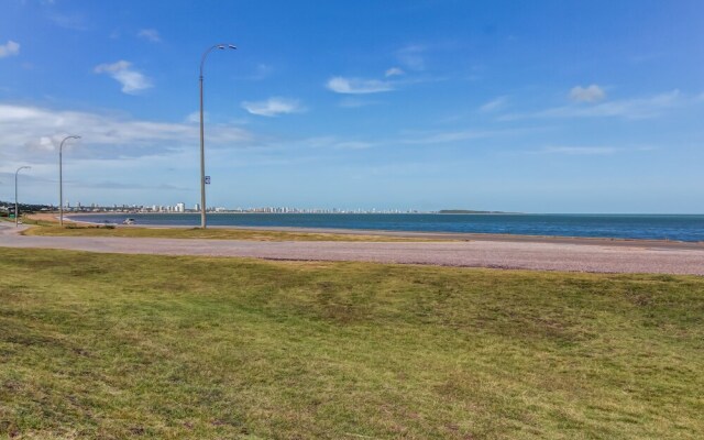 Moderno apartamento frente al mar y piscina - Azure Towers