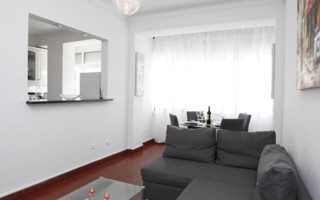 Comfortable and Central Apartment Cascais