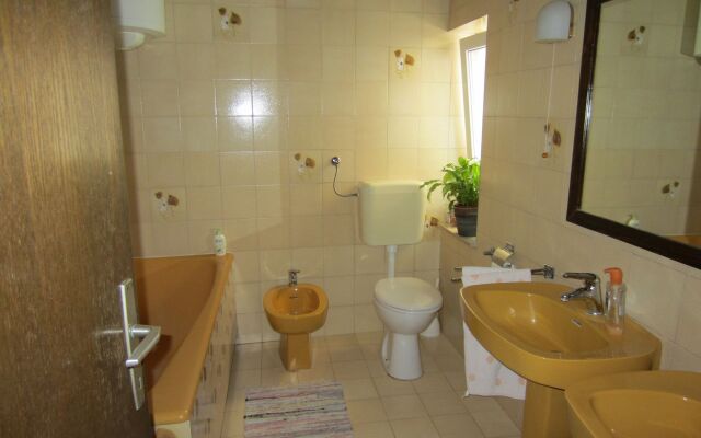 Apartment Božo A1 Omis, Riviera Omis