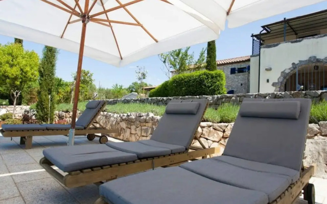 House of Olives Comfortable Holiday Residence