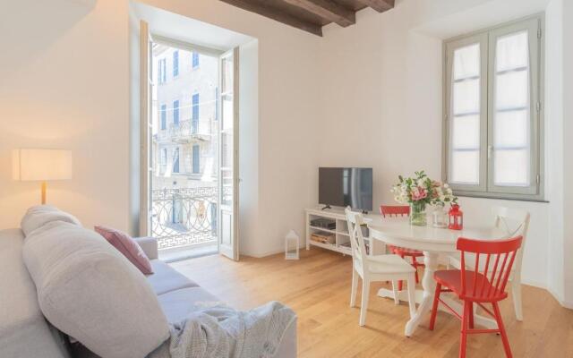 Independence Apartment With Balcony by Rent all Como