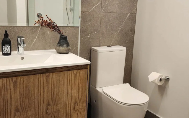 Enfield Lux- Brand New Apartment