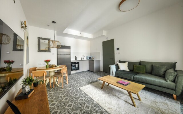 Stylish 2BD Bauhaus Apt w Balcony