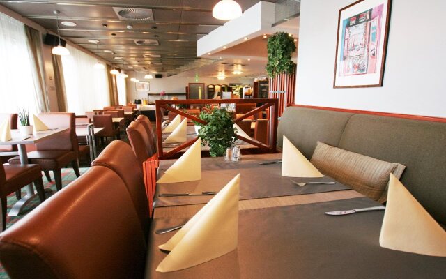 Skyline Airport Hotel