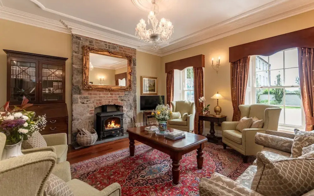 8 Bedroomed House Steeped in History