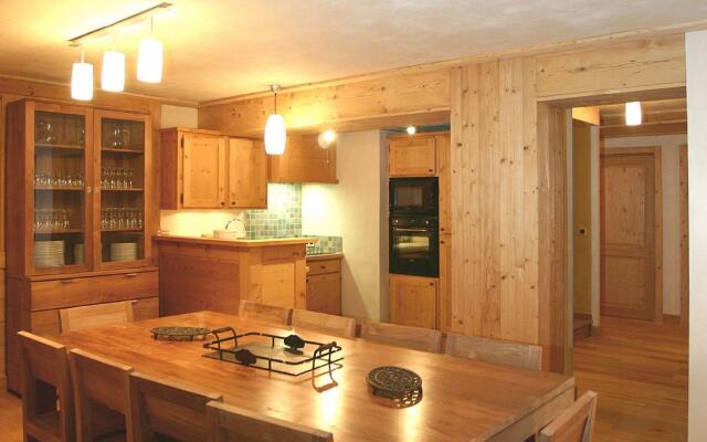 Luxury apartment with balcony in beautiful Les Deux Alpes