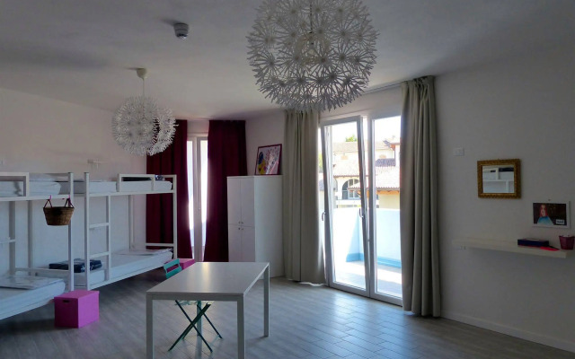 Meet Gardalake Hostel