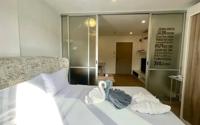 Top Floor One Br Apartment Between Patong hkt City