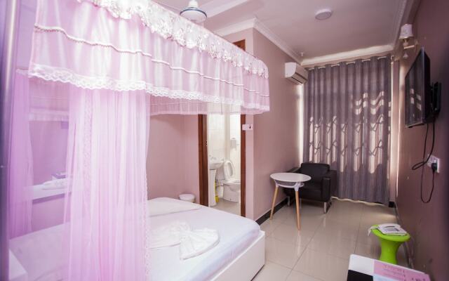 Nyaholoti Airport Hotel