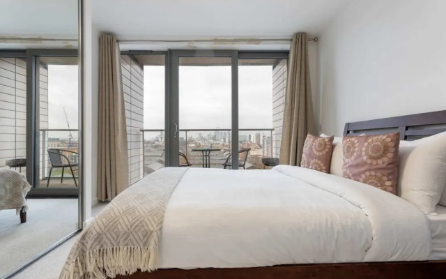 Modern 1 Bedroom Apartment Near Canary Wharf With Balcony