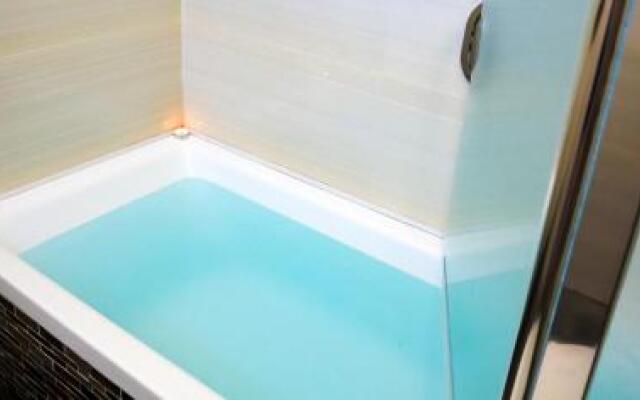 FaRoyal Luxury Suite