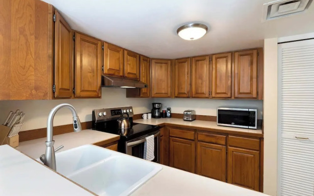 Honu Hale Minutes Away From the Beach!