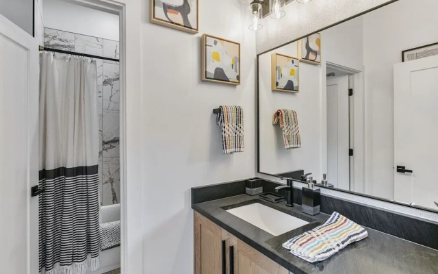 9005A - Luxury Four Bedroom 4 Home