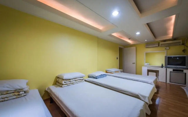 Hostel Korea 6