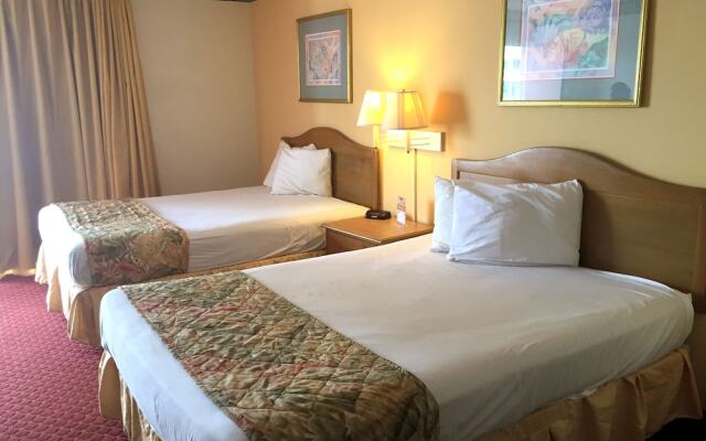 Castaway Beach Inn & Swim Up Bar