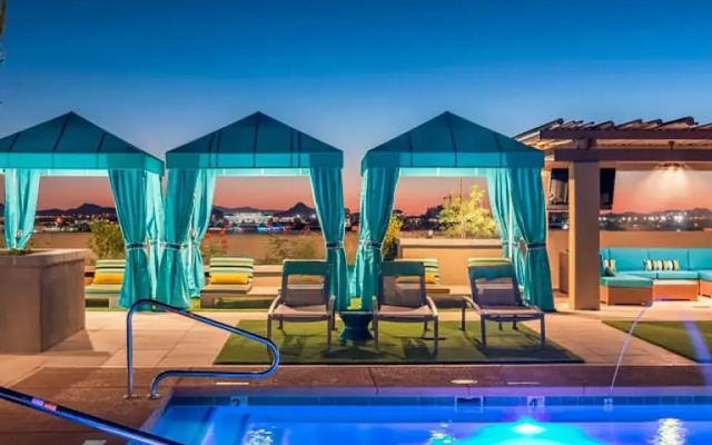 Rooftop Pool-Close 2 Shops-Dining-C4419