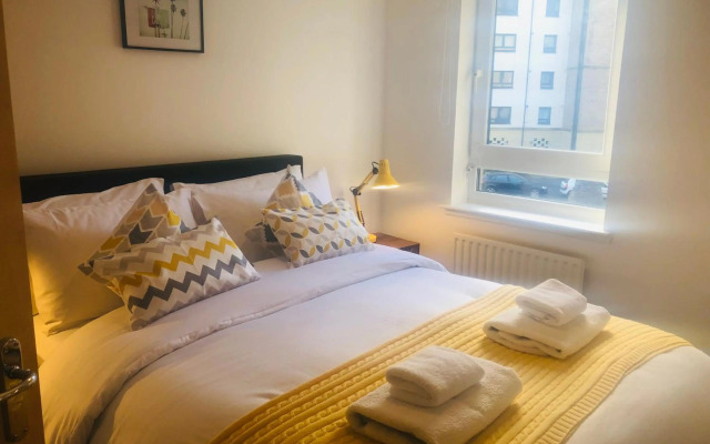 Apartment 2 bath free parking