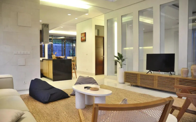 Jasmine Cozy Villa 3 BR Heated Pool and Billiard