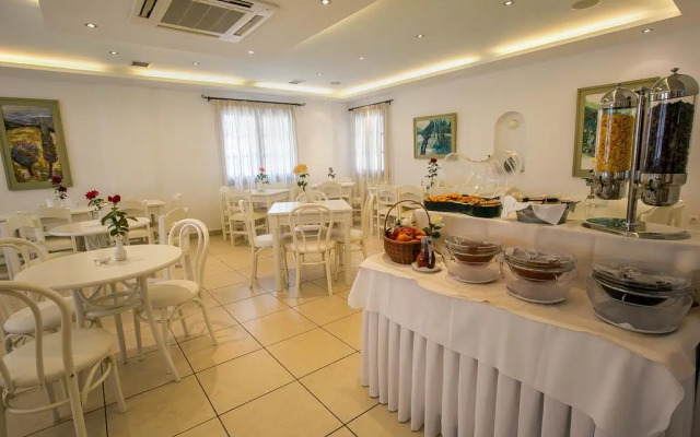 Pyrgaki Hotel