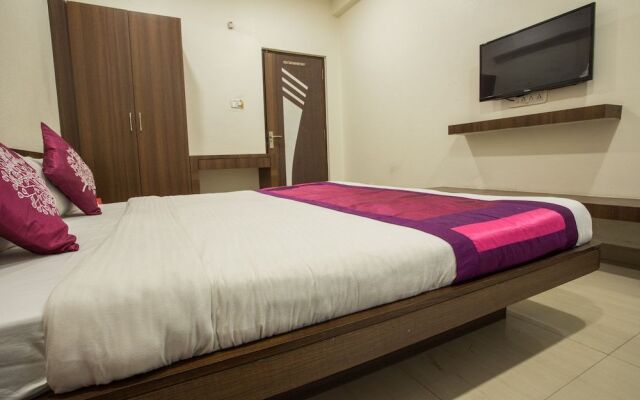 OYO 7421 Hotel Relex