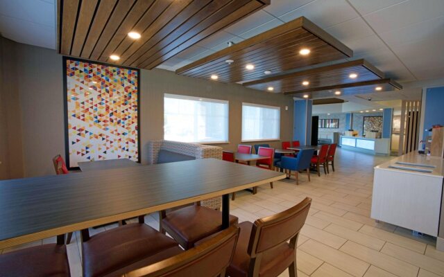 Holiday Inn Express & Suites Canyonville