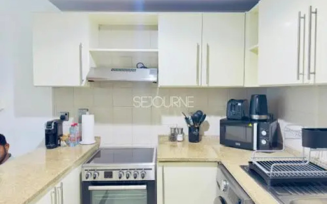 DA86 Well Design Studio in Dubai Arch tower