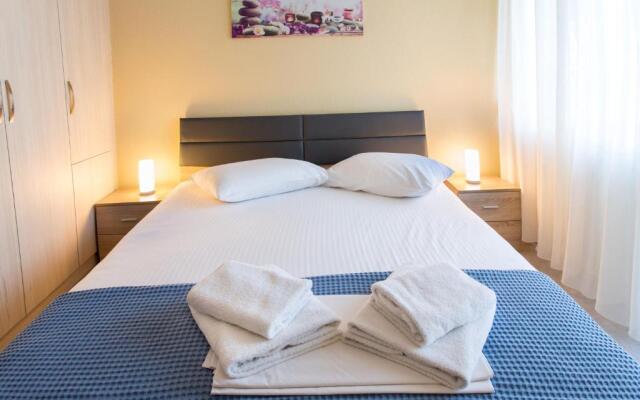 2 Bedroom Modern Apartment in Perea
