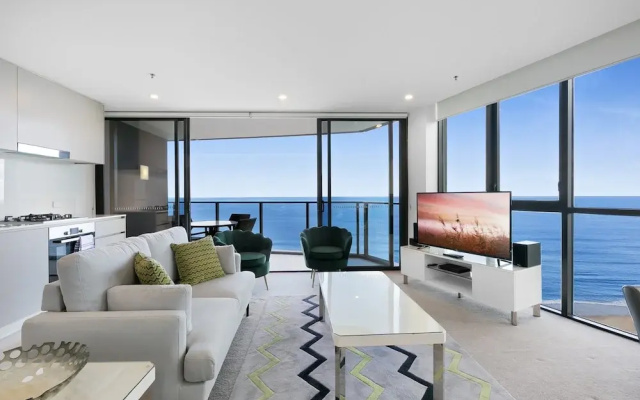Wonderful 2-bed With Pool, Gym & Scenic Views