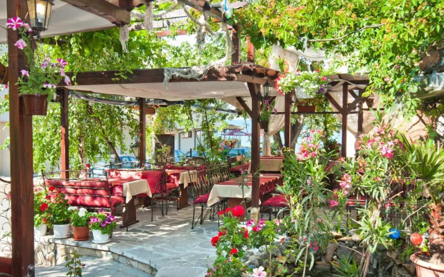 Vromos Guest House