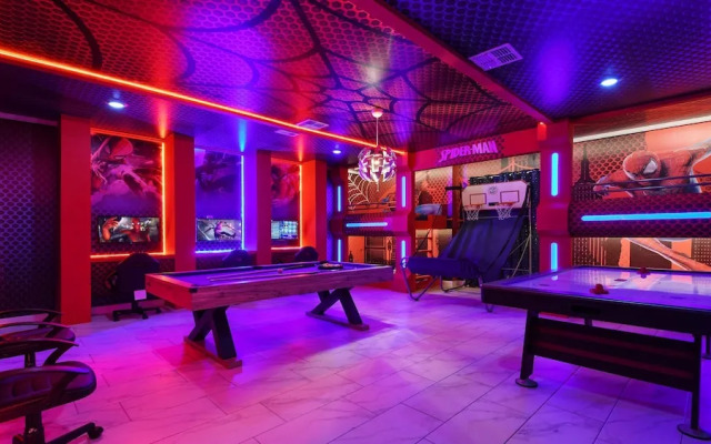 Themed Rooms & Pool in Storey Lake Resort