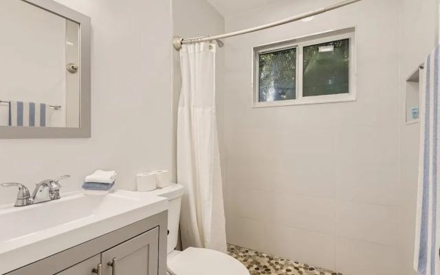 Amazing 2BR walking distance to Beach